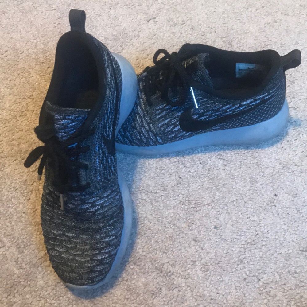 Nike Flyknit Roshes